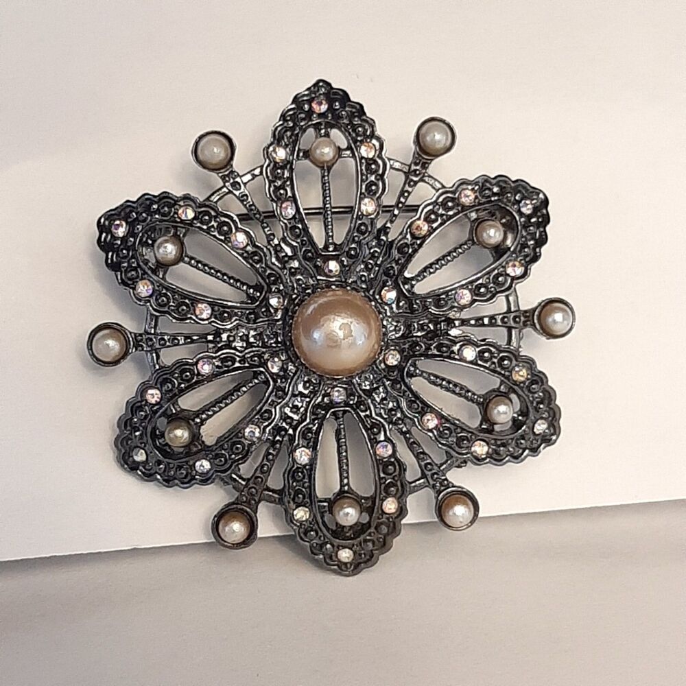 Vintage Beautiful Flower Brooch Pin Pendant with Rhinestones Black Silver Tone